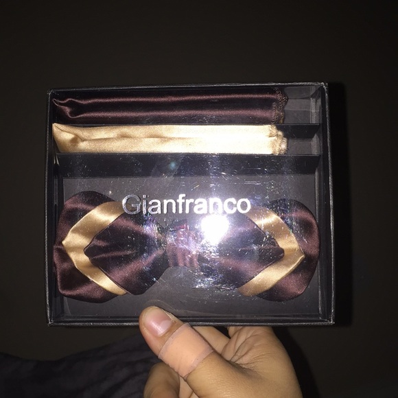 Bow tie - Picture 1 of 1